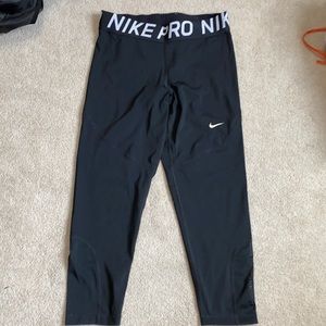 Nike pro capri leggings